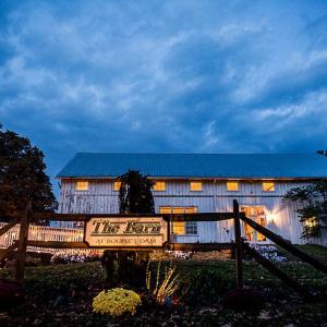 Rustic Navy And Burlap Wedding With Accents Of Dark Red At The Barn At Boones Dam Table Decorations Burlap Wedding Decor